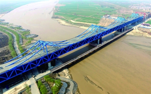 大河潮涌,奔腾向前。一路沿黄行进,一幅幅壮美画卷徐徐展开,高质量发展的“山东脉动”与时代共振,强劲有力。◎山东商报·速豹新闻网记者 赵天羿 摄